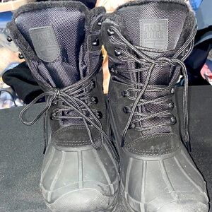 FREE SOLDIER MENS SIZE 9 SNOW BOOTS THINSULATE WATER RESISTANT FLEECE LINED